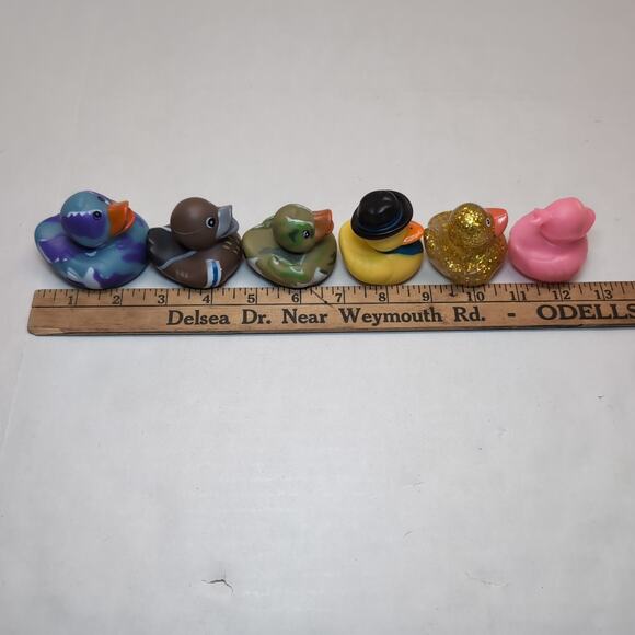 Lot Of 24 Rubber Ducks Jeep Ducking Miscellaneous Holiday Sport Glitter Party - Picture 12 of 16